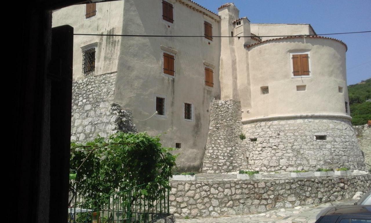 Old Castle Apartman Bakar Kültér fotó